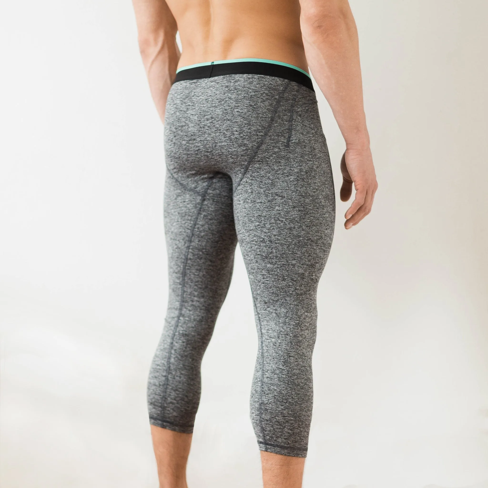 Momentum Compression 3/4 Pant in Granite